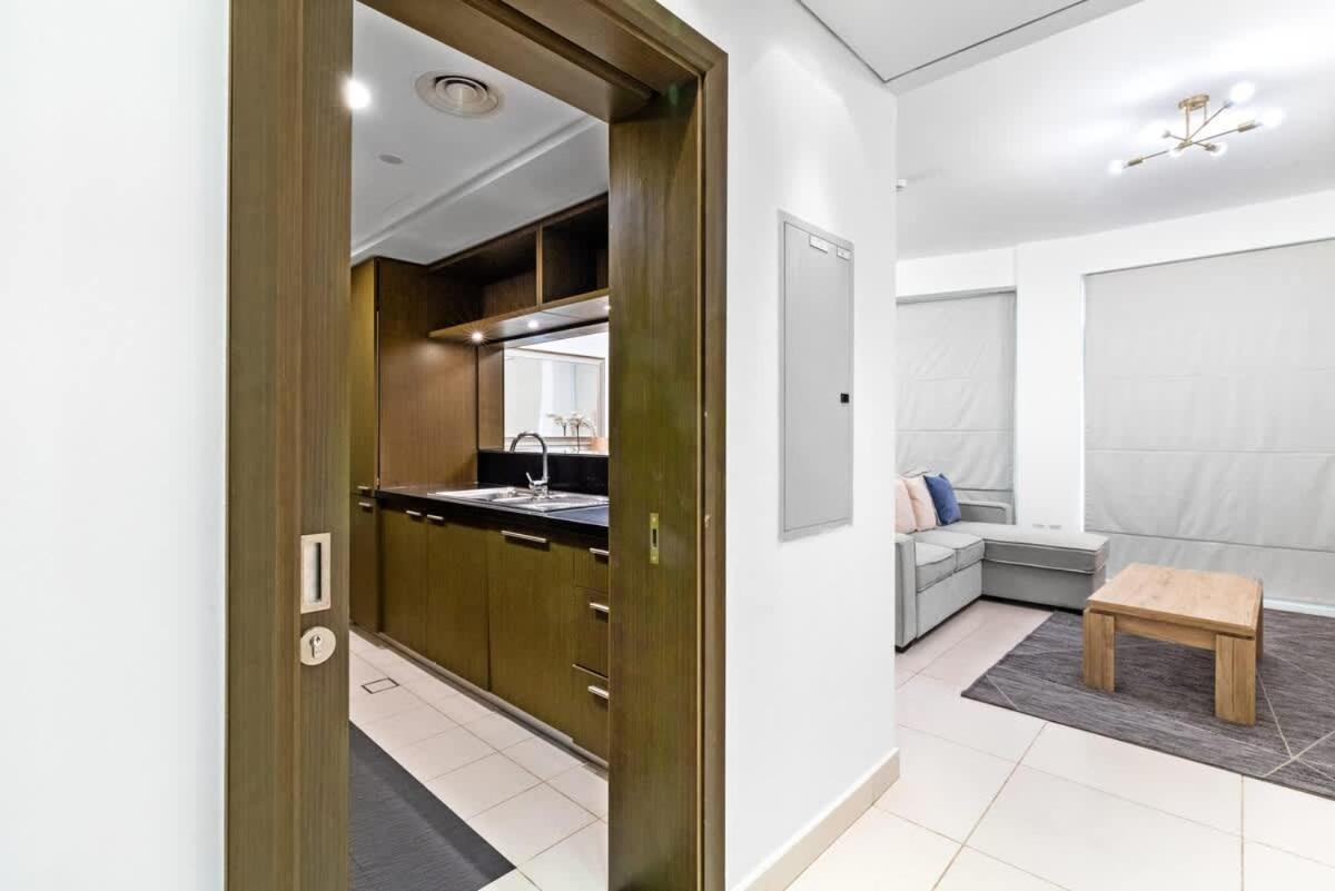 Prime Downtown Burj Khalifa I Sleeps 8 Апартаменти Дубай