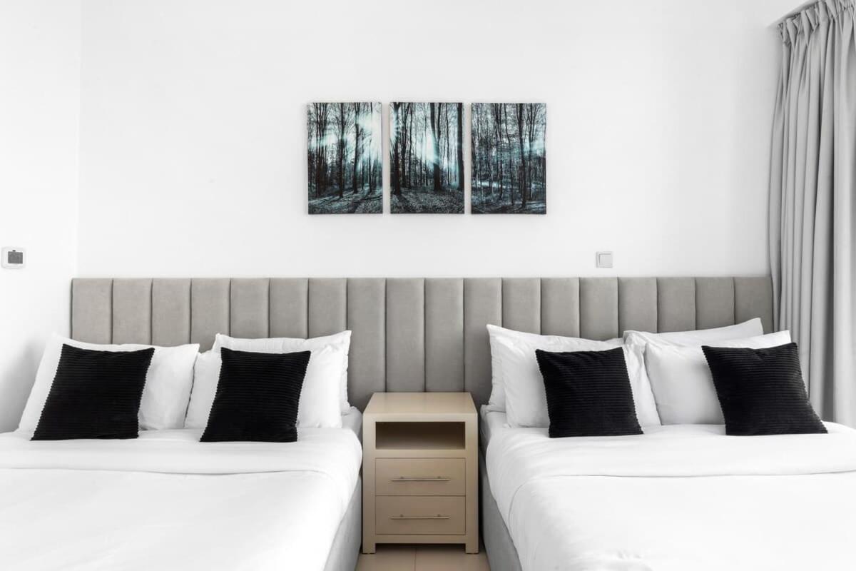 Prime Downtown Burj Khalifa I Sleeps 8 Апартаменти Дубай